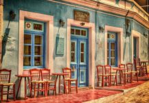 Czym zastąpić drzwi od szafy?