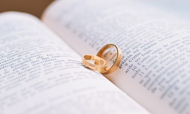 Jaki najlepiej kupić pierścionek zaręczynowy?