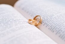 Co powinno się zrobić z pierścionkiem zaręczynowym po zerwaniu?